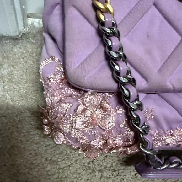 Chanel 19 fabric Lavender Quilted Shoulder Bag with Gold Chain - Picture 3 of 16